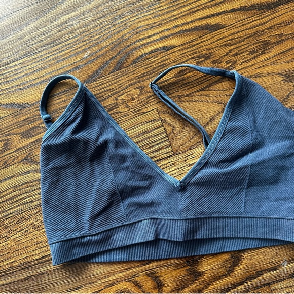 Colsie Heathered Blue seamless Bralette - Picture 8 of 11